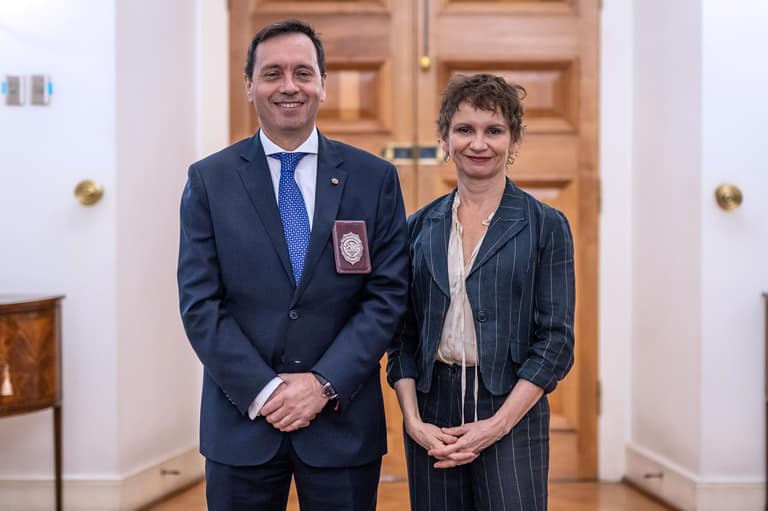 Eduardo Cerna junto a Ministra Carolina Tohá