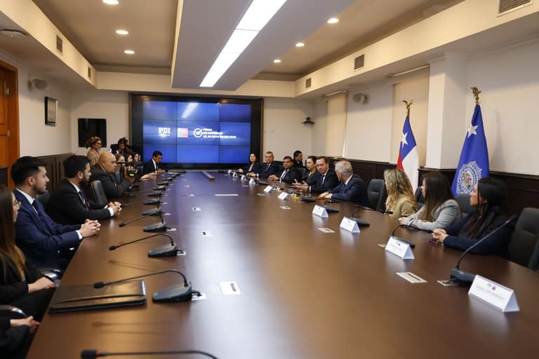 PDI Y SERNAMIG FIRMAN CONVENIO
