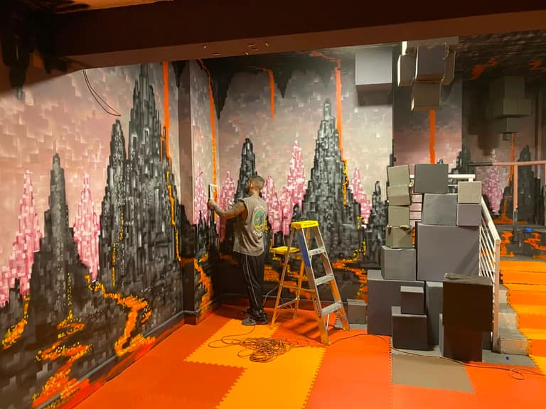 Muralista maipucino pintó la escenografía de la maratón de Minecraft de IShowSpeed y Kai Cenat