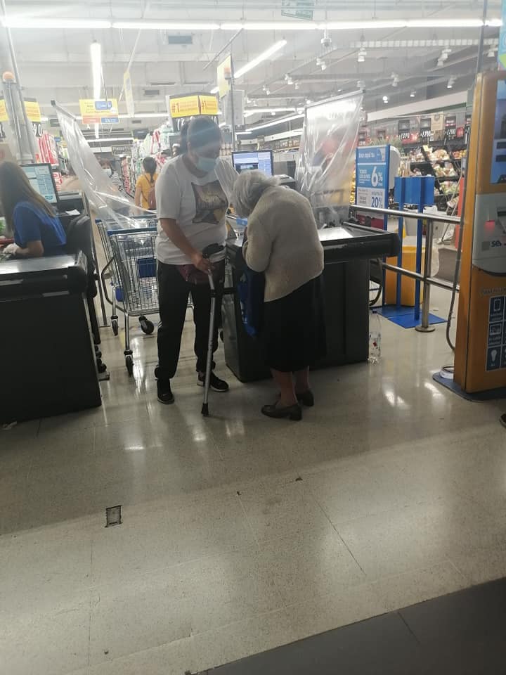 Mujer de 100 años no pudo entrar al Líder Express de Maipú porque no sabía pedir permiso temporal