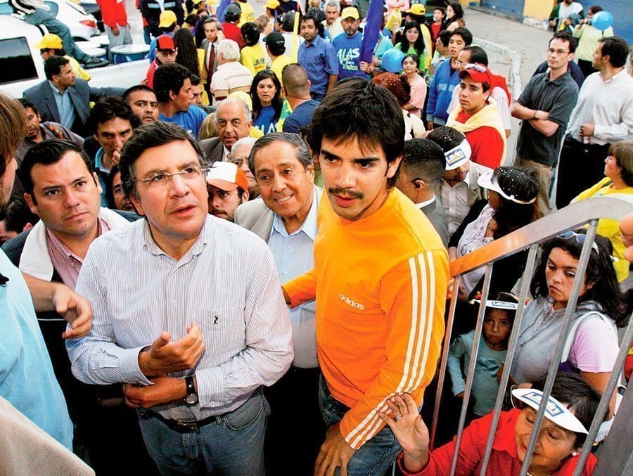 Joaquín Lavín León es acusado por estafa