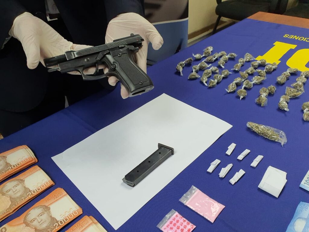 Allanamiento de PDI deja 4 detenidos más incautación de droga en Maipú