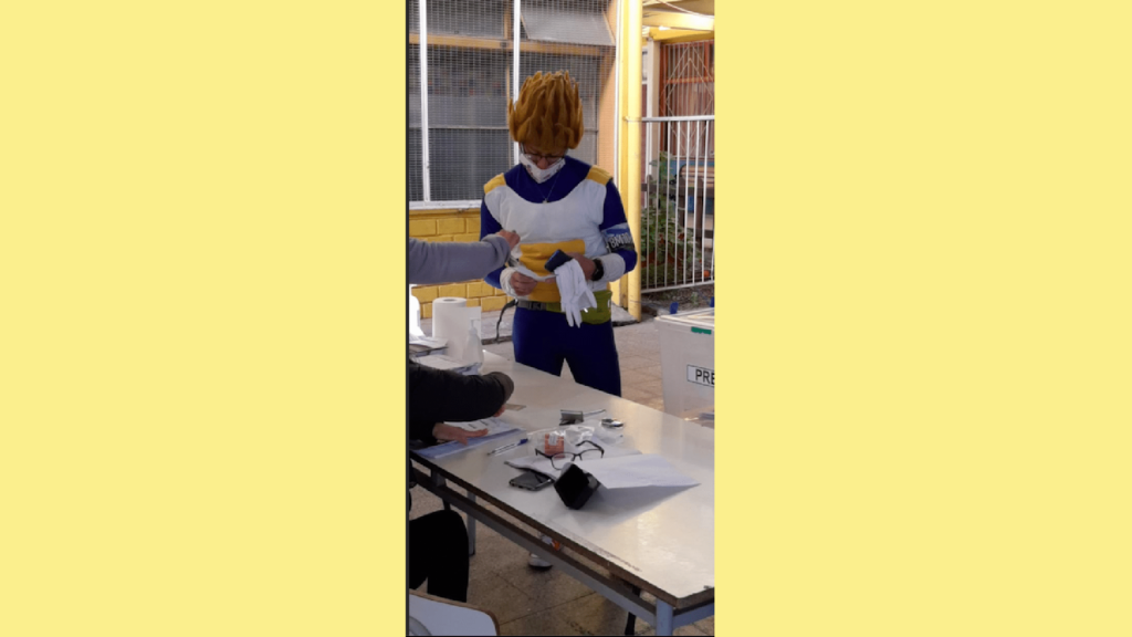 Primarias 2021:  Vegeta, el príncipe de los sayayin asistió a votar en Maipú