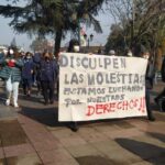 Continúa la huelga legal: Sindicato del Colegio Alberto Widmer insisten en mejores condiciones laborales 1 marcha funcionarios Alberto Widmer