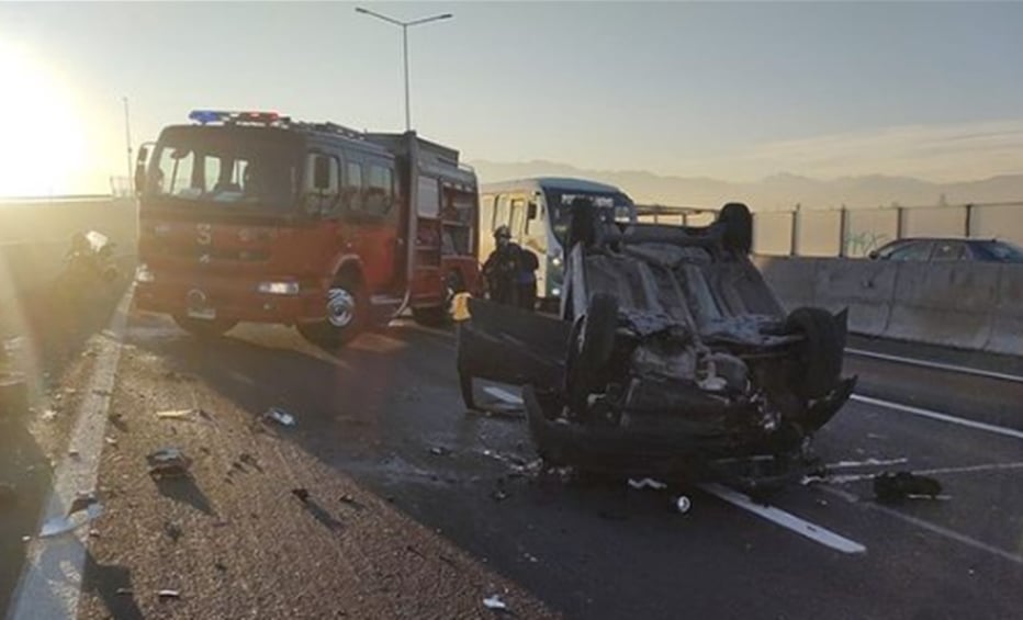 Accidente en Autopista del Sol: vehículo terminó volcado en la ruta