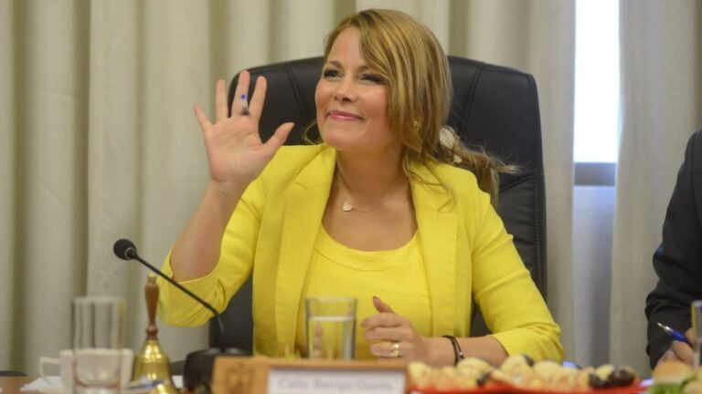 cathy barriga viaje
