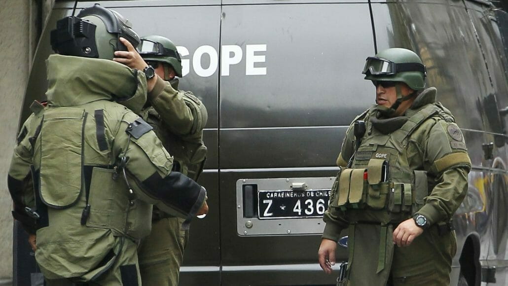 Uno es de Maipú: Detienen a dos carabineros activos y uno en retiro por cohecho reiterado