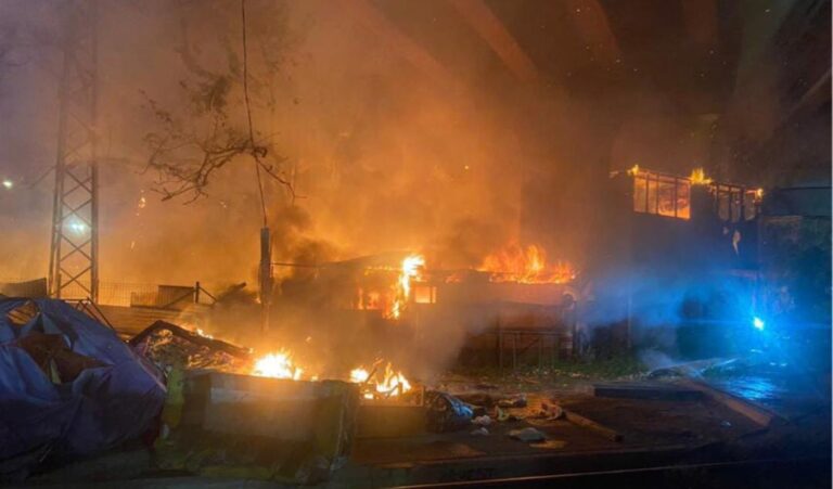 incendio toma campamento