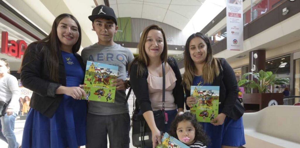 Municipio y alcaldesa Cathy Barriga regalaron libros “Las aventuras ilustradas de la Batalla de Maipú”