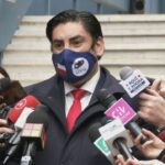 Comenzó el test de drogas a los diputados: los primeros fueron Rubén Oyarzo (PDG) y Joaquín Lavín Jr (UDI) 1 Rubén Oyarzo realizando test de drogas