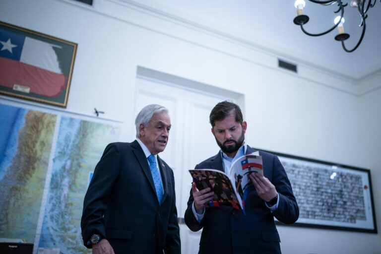 Sebastián Piñera junto al Presidente Gabriel Boric