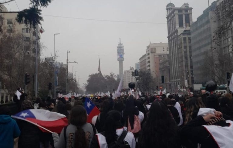 Manipuladoras de alimentos de Maipú se suman al paro nacional.