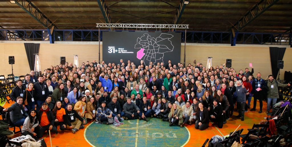 «El abrazo del reencuentro»: El futuro de Maipú se dibujó en un encuentro entre pares improbables