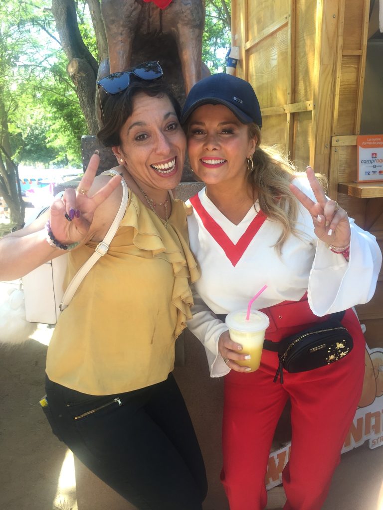 Karen Garrido y Cathy Barriga