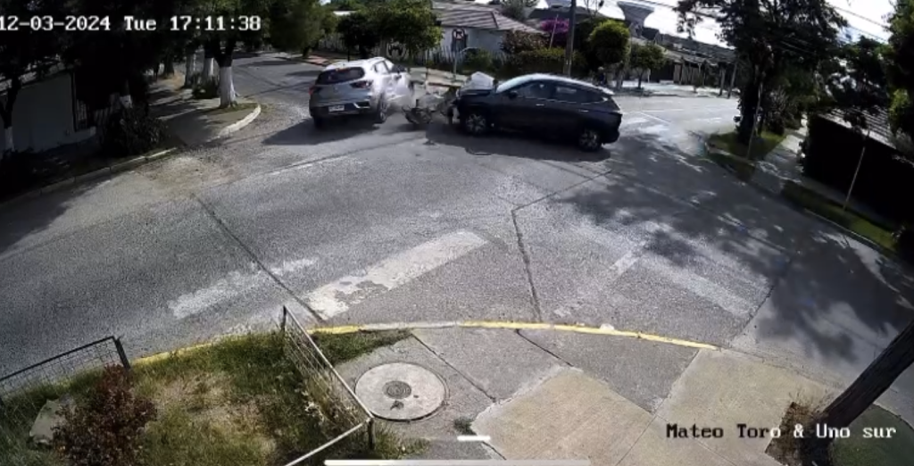Impactante choque de autos en Maipú
