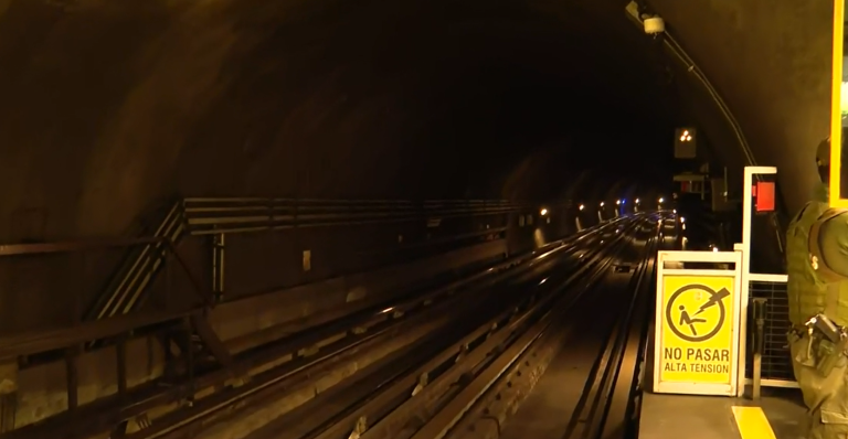 Sujeto escapó por estaciones de la línea 5 del metro de Santiago