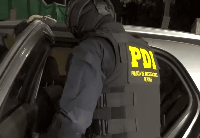 PDI realiza allanamiento en Villa La Divina Providencia de Maipú