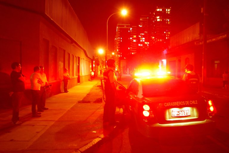 carabineros en operativo de noche