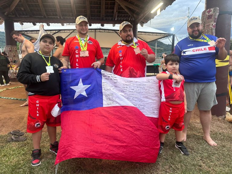 Maipucinos medallistas de sumo