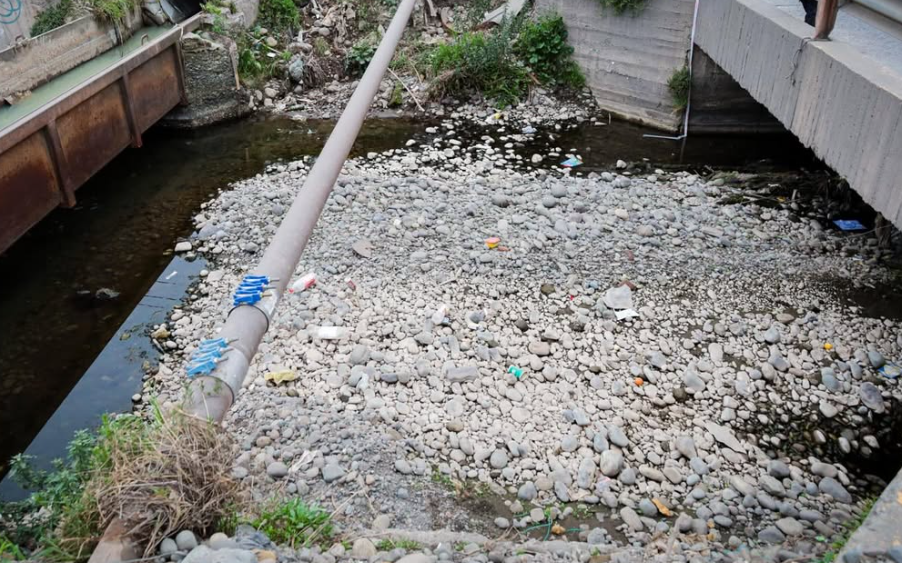 Lluvias en Maipú: municipalidad realizó con labores preventivas ante sistema frontal 5 Limpieza preventiva por lluvias en Maipú