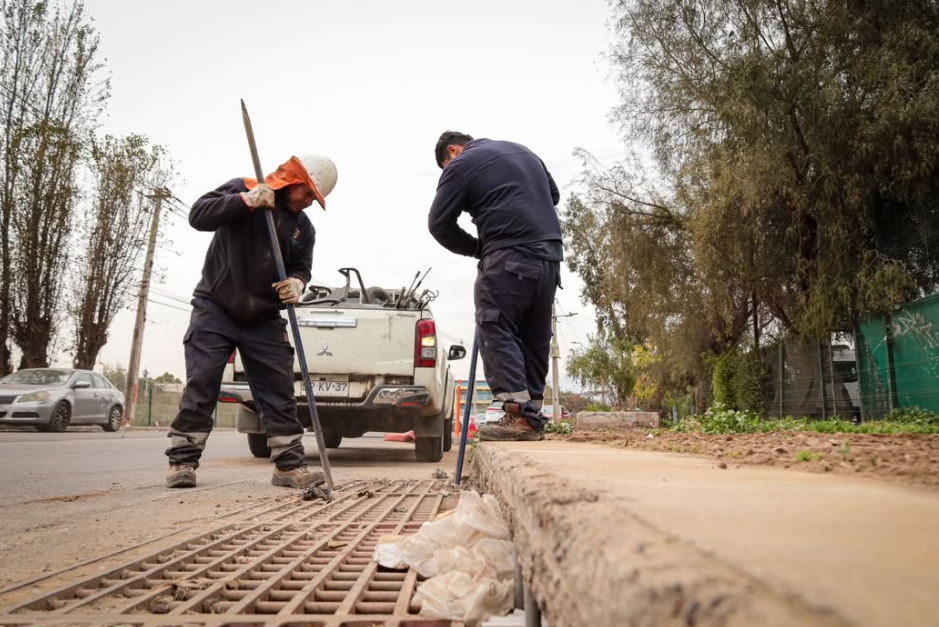Lluvias en Maipú: municipalidad realizó con labores preventivas ante sistema frontal 6 trabajos preventivos por lluvias en Maipú