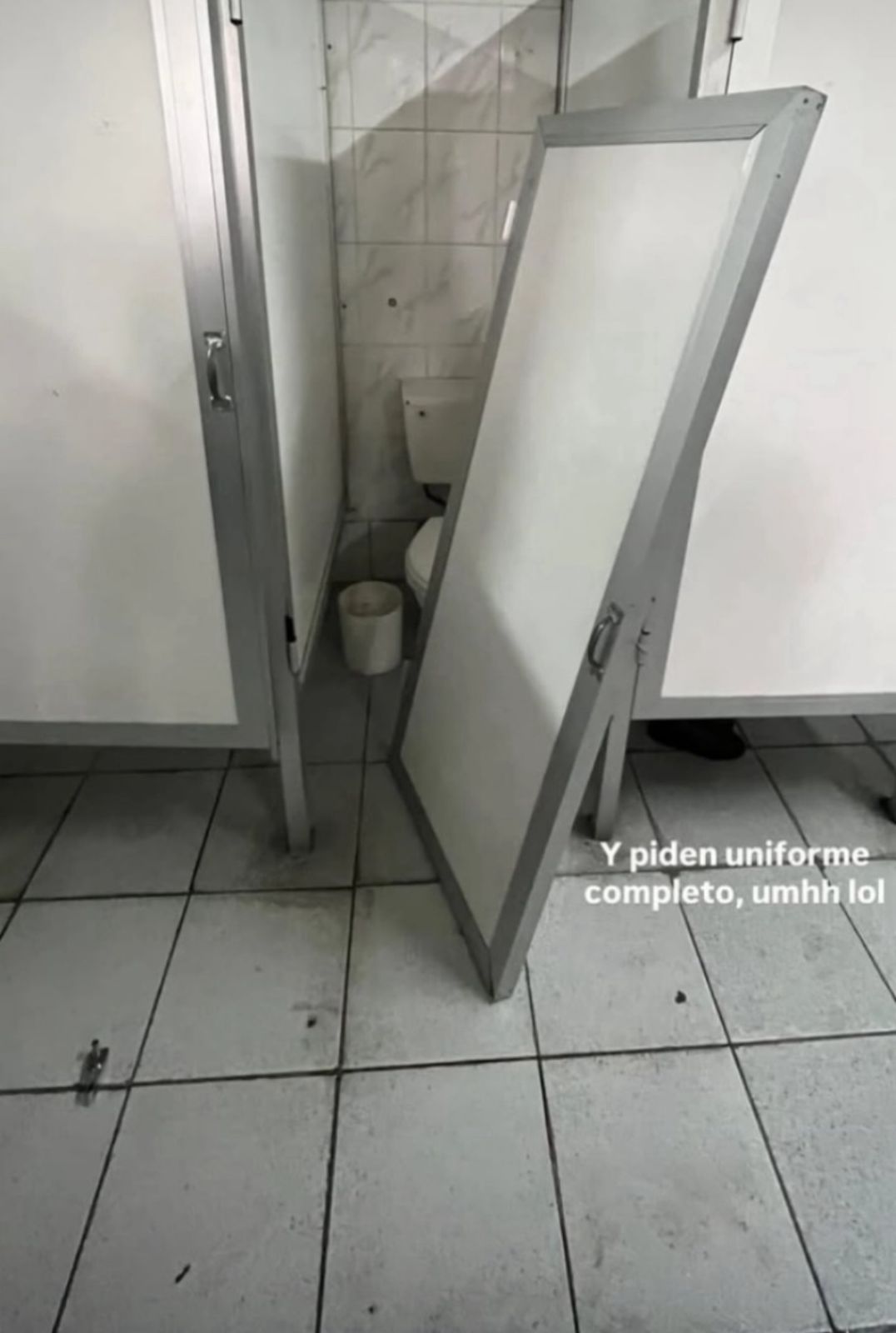 Apoderados reclaman por mala infraestructura de colegio en Maipú: salas con filtraciones no se reparan desde hace meses 5 Boston College Maipú
