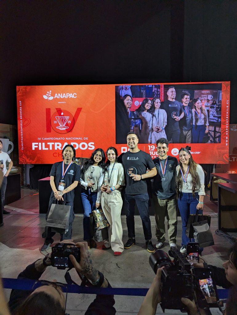 Vicky Zamora Sandoval: Con alma mexicana y representando a Chile. La historia de la barista que sueña con el título mundial de café filtrado 3 Vicky Zamora Sandoval el día que ganó el campeonato nacional de café filtrado