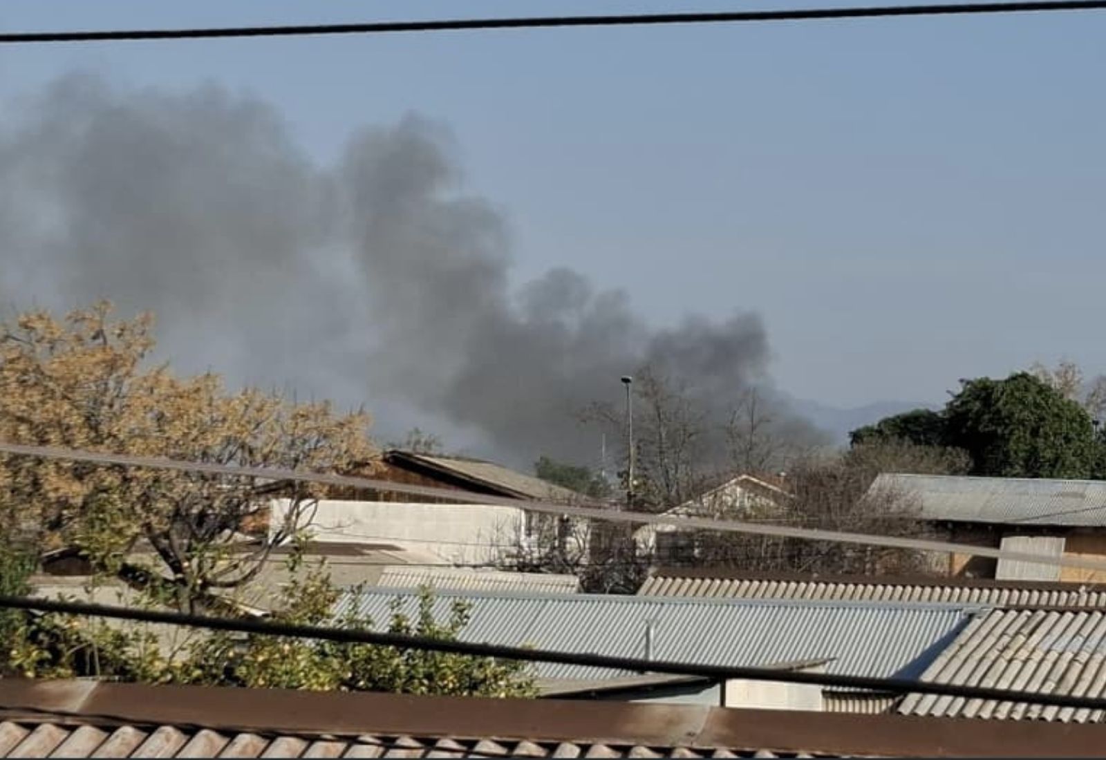 [URGENTE] Incendio afecta a vivienda en Cuatro Álamos