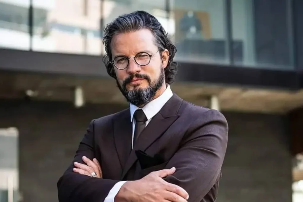 Doctor File va por el distrito 8