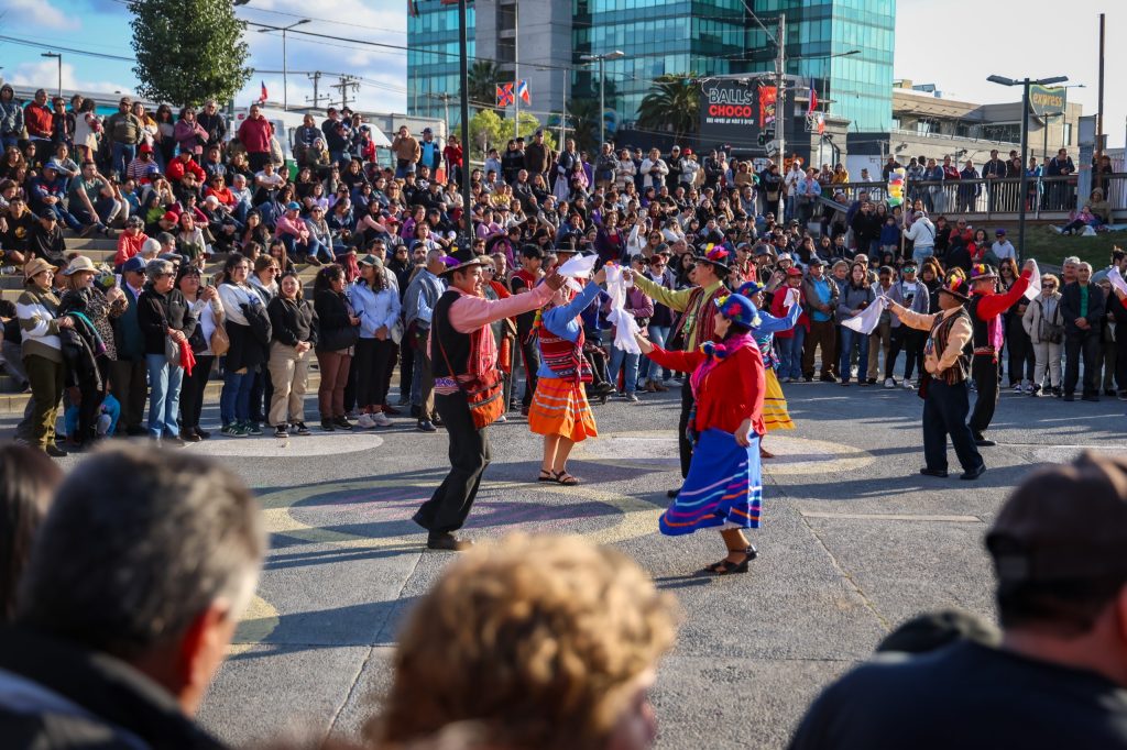 fiestas patrias en plaza de maipu