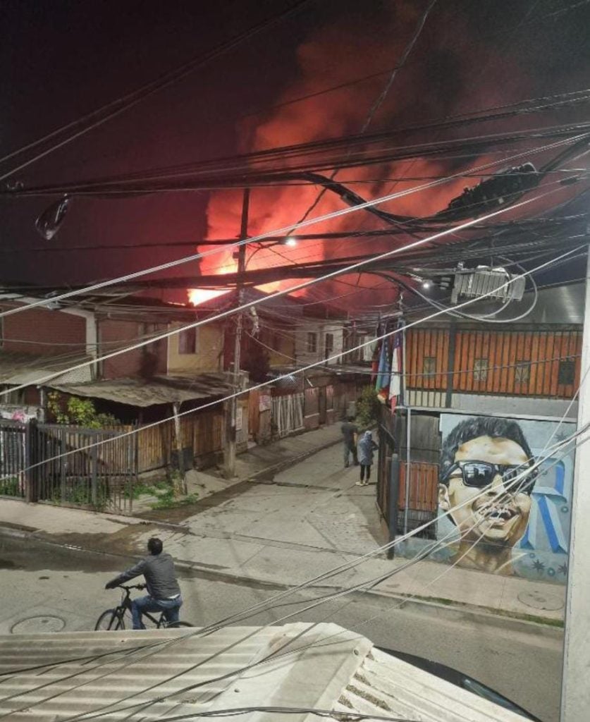 Tragedia en Maipú: Incendio destruye seis casas y deja un fallecido con movilidad reducida en villa San Luis 1 incendio en maipu villa san luis