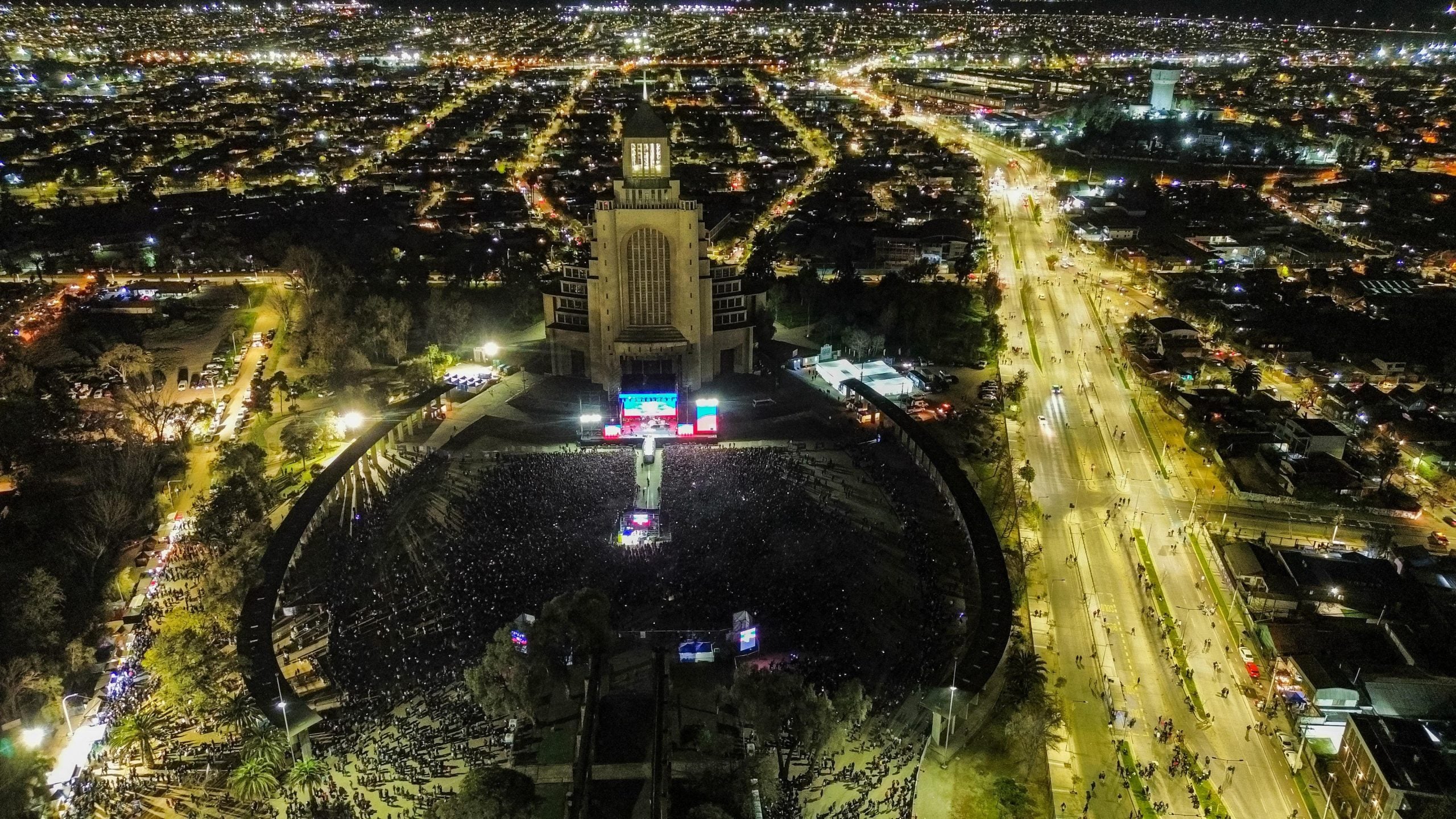 Fiestas Patrias en Maipú: Más 90 mil personas disfrutaron de dos jornadas de conciertos gratuitos en el Templo Votivo 12 WhatsApp Image 2025 09 14 at 16.09.46 2 scaled