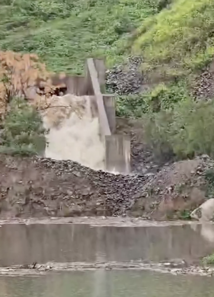 Confirman origen de malos olores que afectan desde hace semanas a vecinos del sector poniente de Maipú 3 aguas servidas el trebal