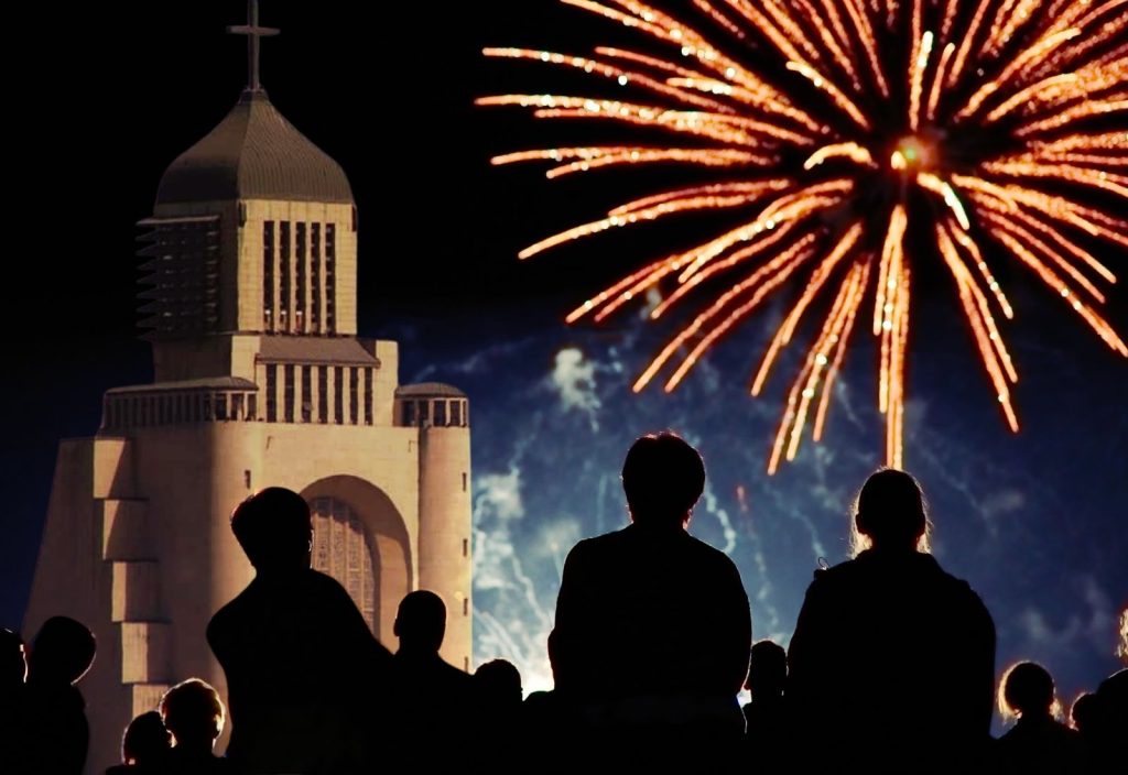 A 25 años de la tragedia de Año Nuevo en el Templo Votivo que Maipú nunca olvidará 2 fuegos artificiales templo votivo 2001 recreacion