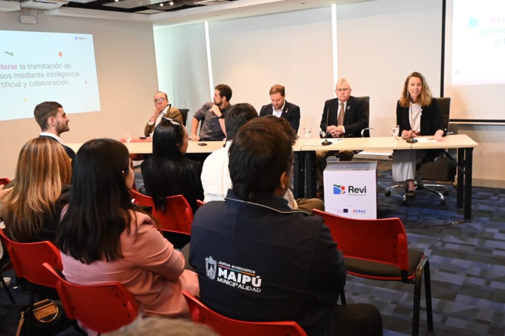 Para facilitar obtención de permisos de edificación: CChC, el municipio de Maipú y CENIA lanzan REVI, plataforma que usa Inteligencia Artificial 4 Municipalidad lanza REVI