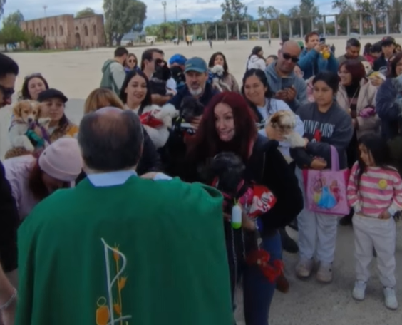 Bendición de mascotas y motociclistas se realizó este fin de semana en el Templo Votivo de Maipú 6 Bendición de Masctoas en el Templo Votivo