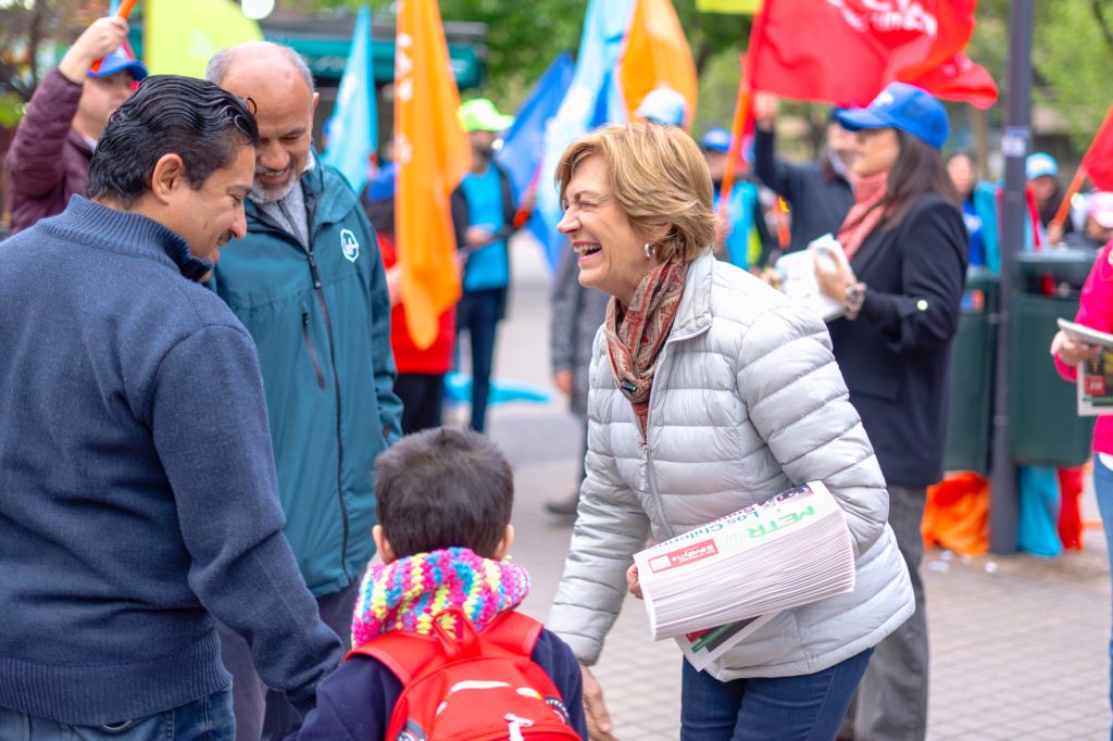 Evelyn Matthei: "A los jóvenes les daremos el Pie 0 para su primera vivienda, lo que beneficiará a vecinos de Maipú" 4 Evelyn Matthei