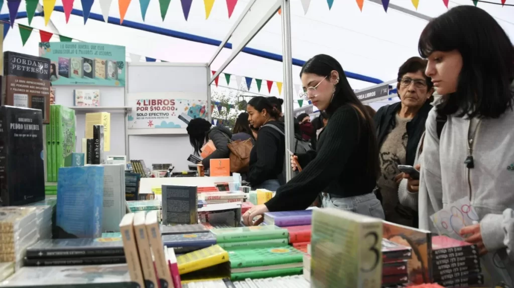 Sin hito del Día del Libro en Maipú: Municipio cancela la Fiesta Literaria Local y autores piden más valoración 11 Sin hito del Día del Libro en Maipú: Municipio cancela la Fiesta Literaria Local y autores piden más valoración