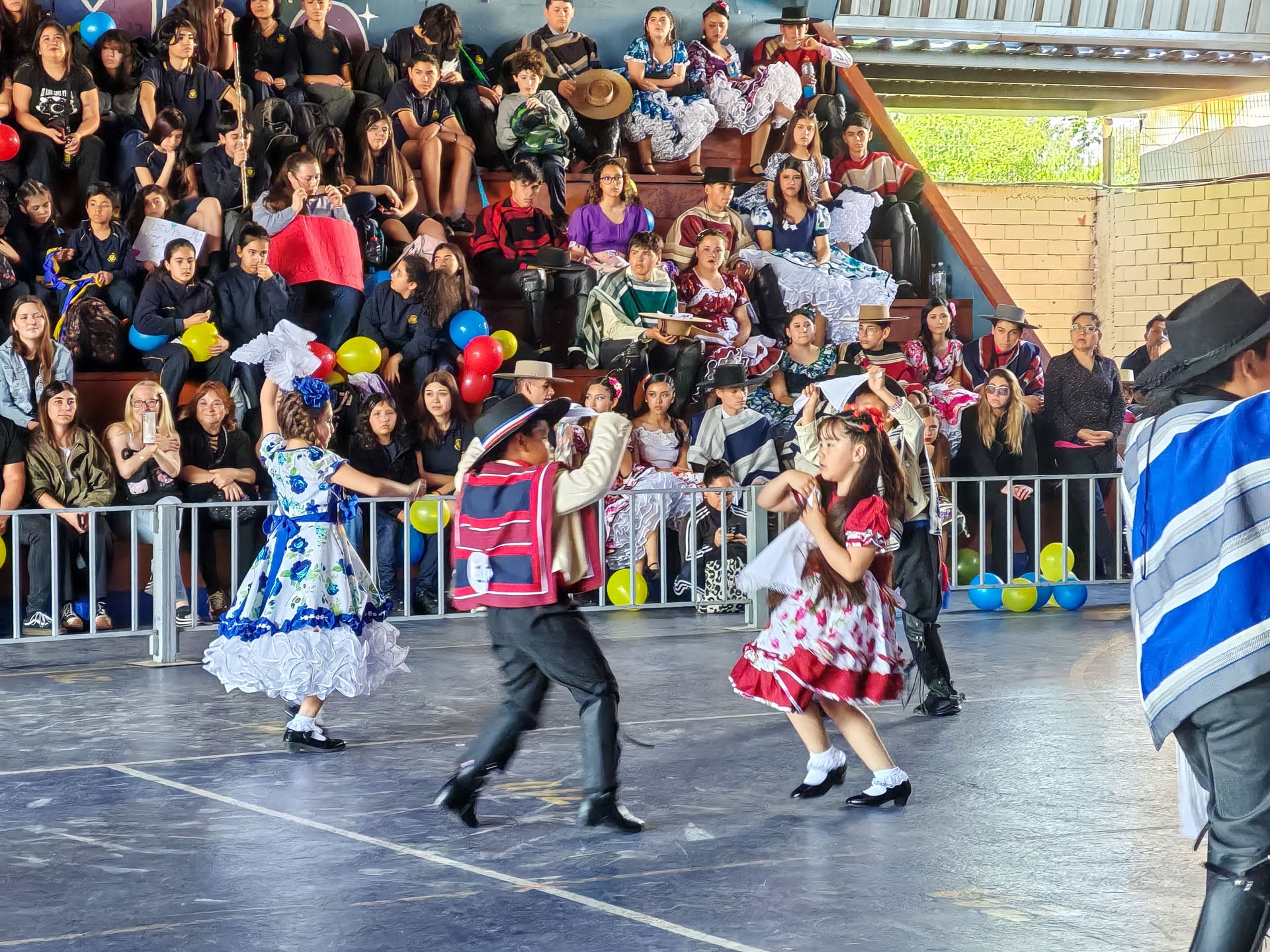 ¡La fiesta folclórica estudiantil más grande de Maipú! 26 colegios fueron parte del XVI Campeonato Intercomunal de Cueca organizado por el Royal American School 24 IMG 20251003 114856