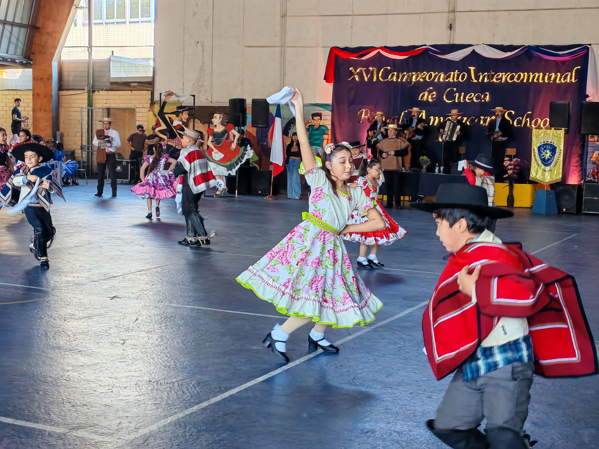 ¡La fiesta folclórica estudiantil más grande de Maipú! 26 colegios fueron parte del XVI Campeonato Intercomunal de Cueca organizado por el Royal American School 28 IMG 20251003 120208