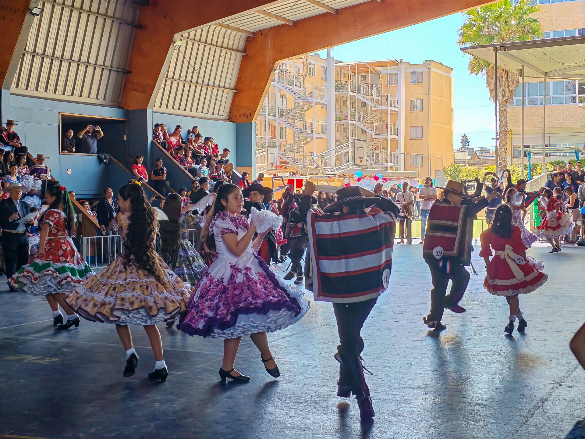 ¡La fiesta folclórica estudiantil más grande de Maipú! 26 colegios fueron parte del XVI Campeonato Intercomunal de Cueca organizado por el Royal American School 30 IMG 20251003 120501