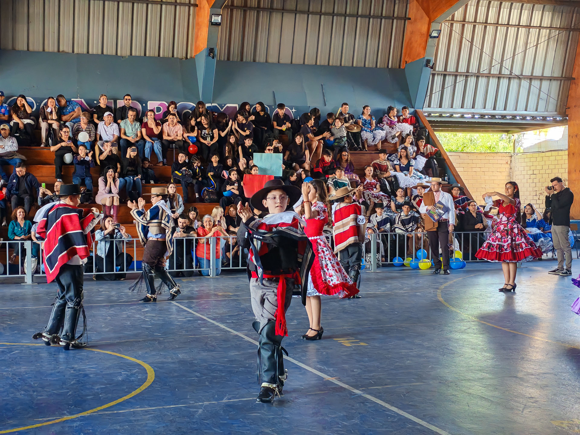 ¡La fiesta folclórica estudiantil más grande de Maipú! 26 colegios fueron parte del XVI Campeonato Intercomunal de Cueca organizado por el Royal American School 31 IMG 20251003 120654
