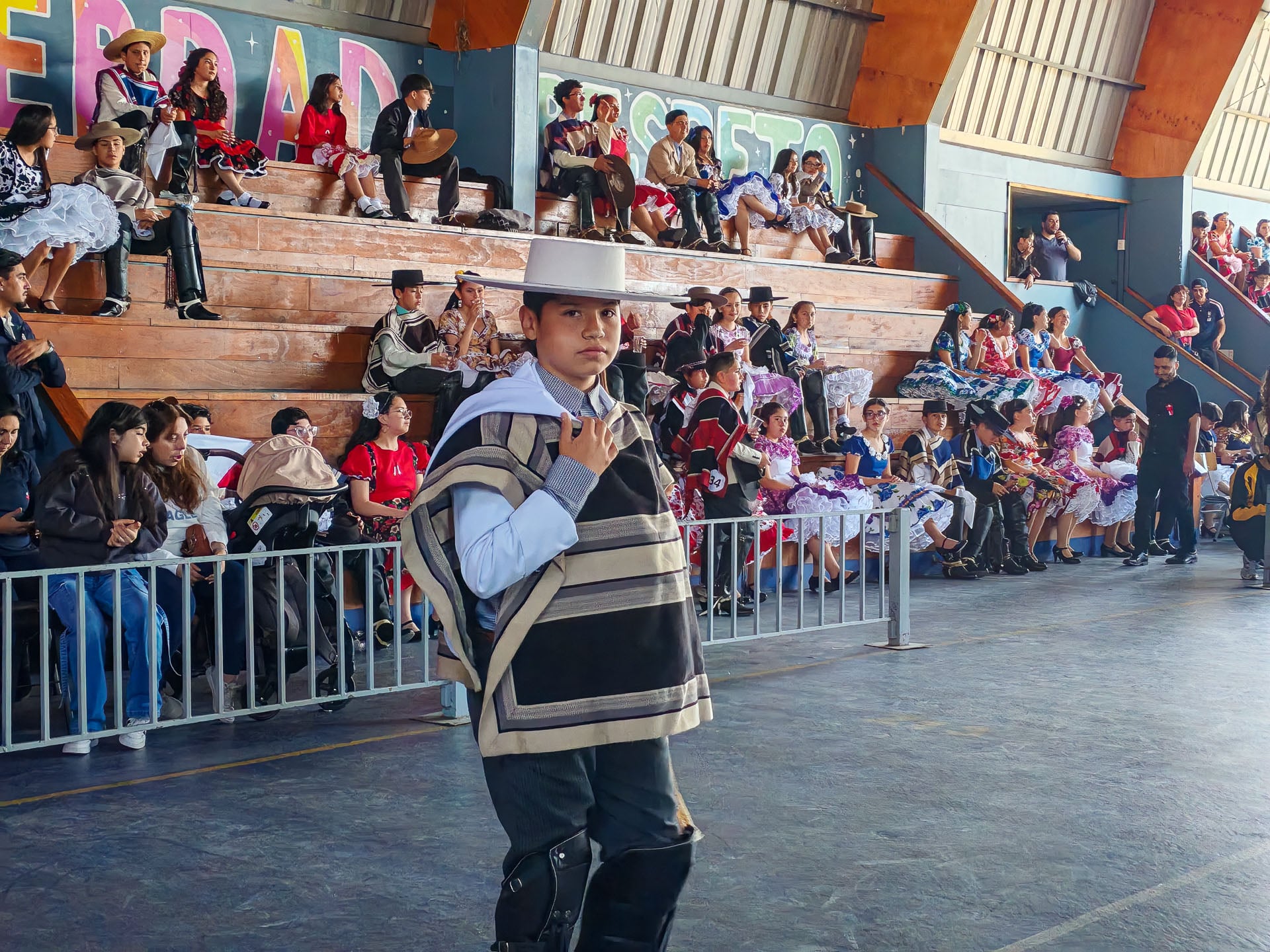¡La fiesta folclórica estudiantil más grande de Maipú! 26 colegios fueron parte del XVI Campeonato Intercomunal de Cueca organizado por el Royal American School 33 IMG 20251003 121355