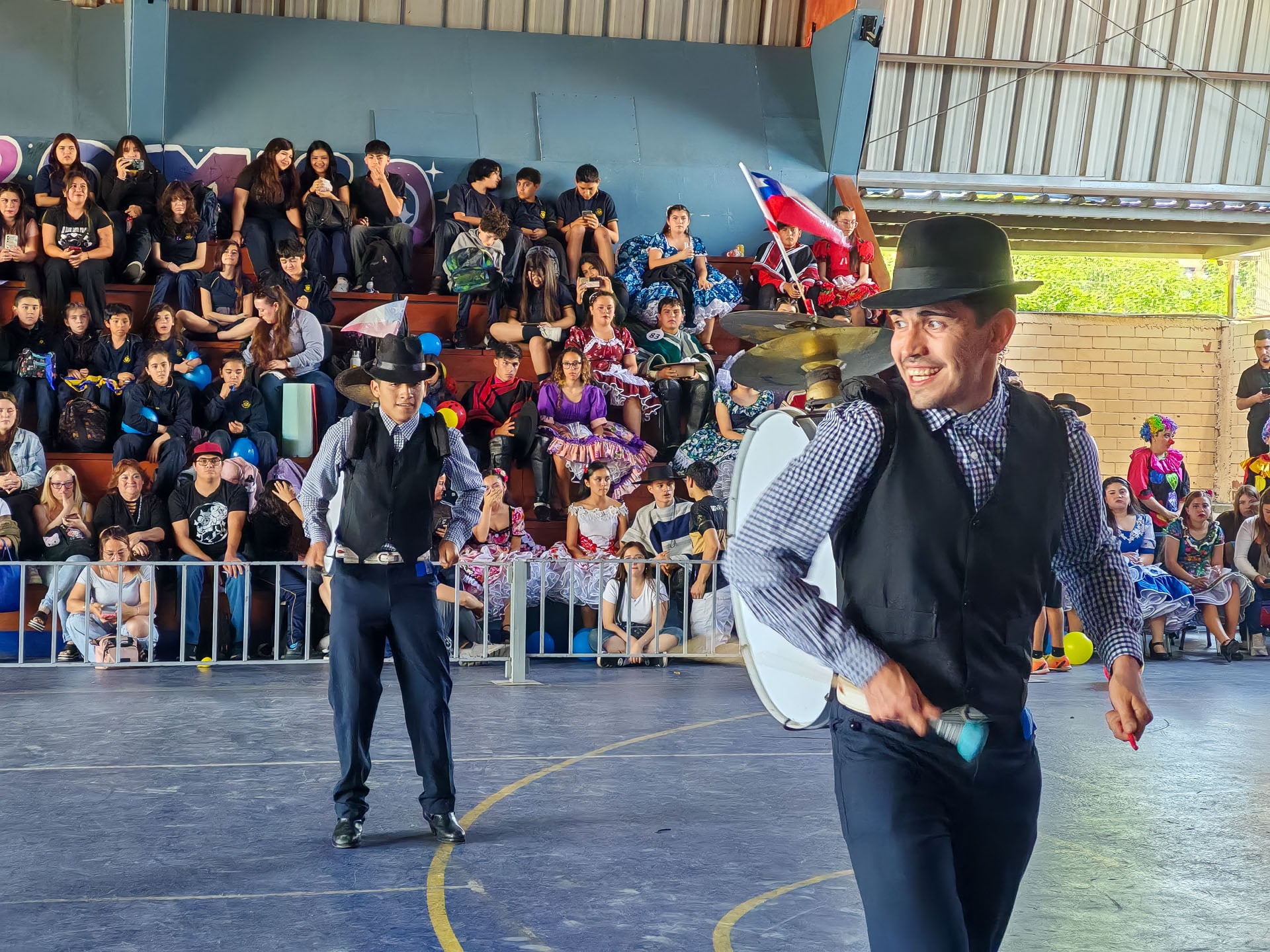 ¡La fiesta folclórica estudiantil más grande de Maipú! 26 colegios fueron parte del XVI Campeonato Intercomunal de Cueca organizado por el Royal American School 41 IMG 20251003 125026