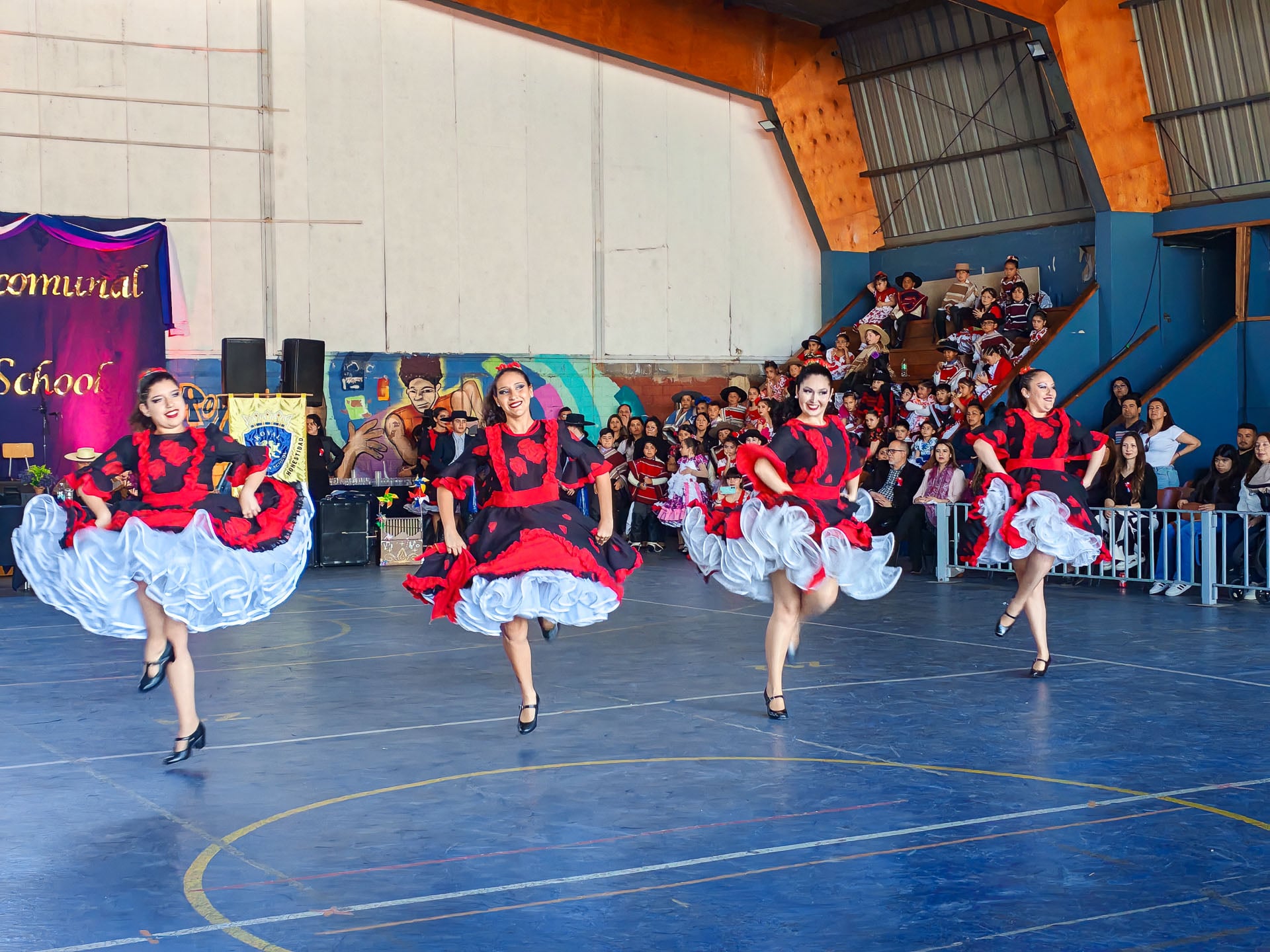 ¡La fiesta folclórica estudiantil más grande de Maipú! 26 colegios fueron parte del XVI Campeonato Intercomunal de Cueca organizado por el Royal American School 44 IMG 20251003 125326