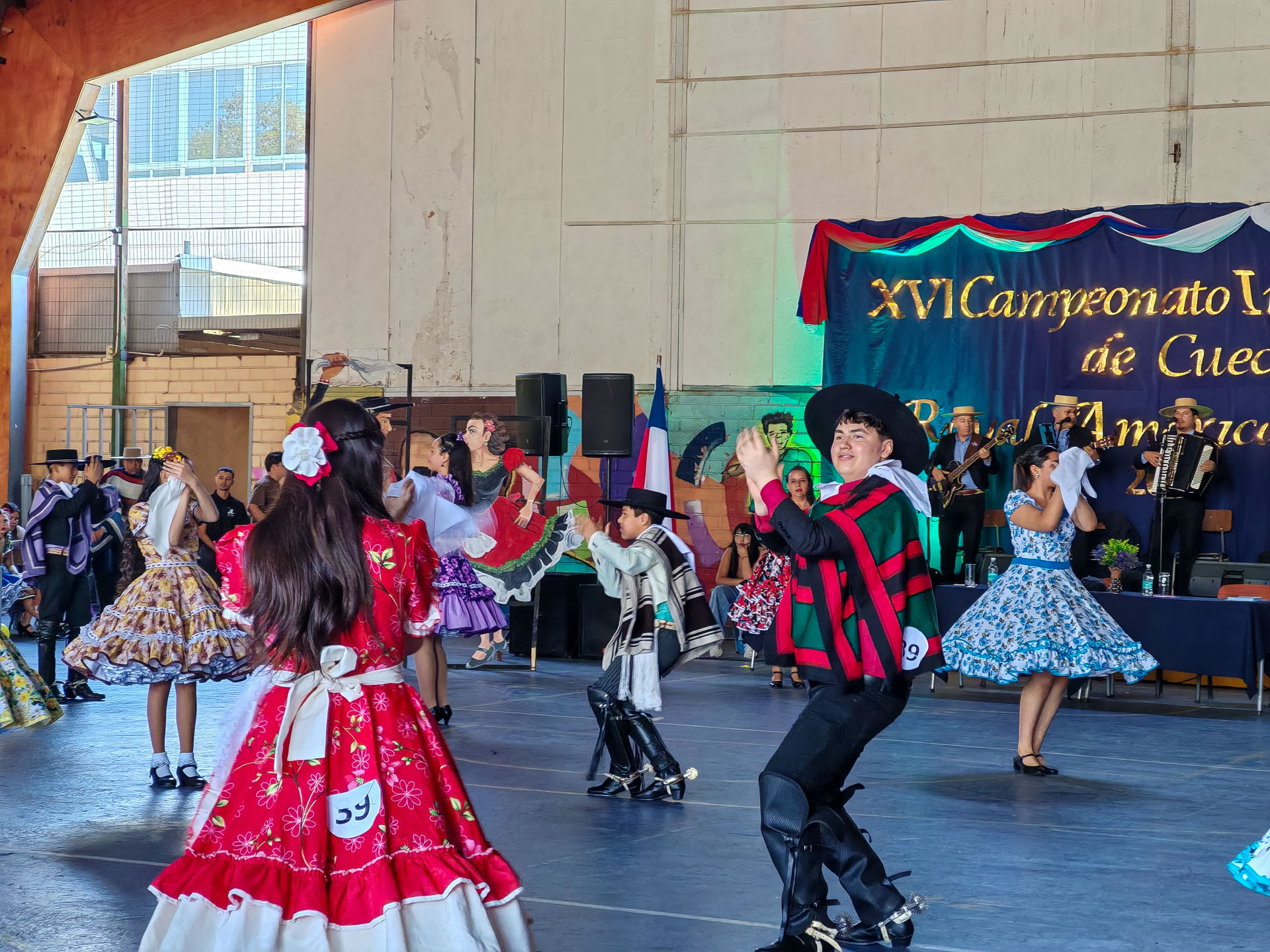 ¡La fiesta folclórica estudiantil más grande de Maipú! 26 colegios fueron parte del XVI Campeonato Intercomunal de Cueca organizado por el Royal American School 54 IMG 20251003 132532