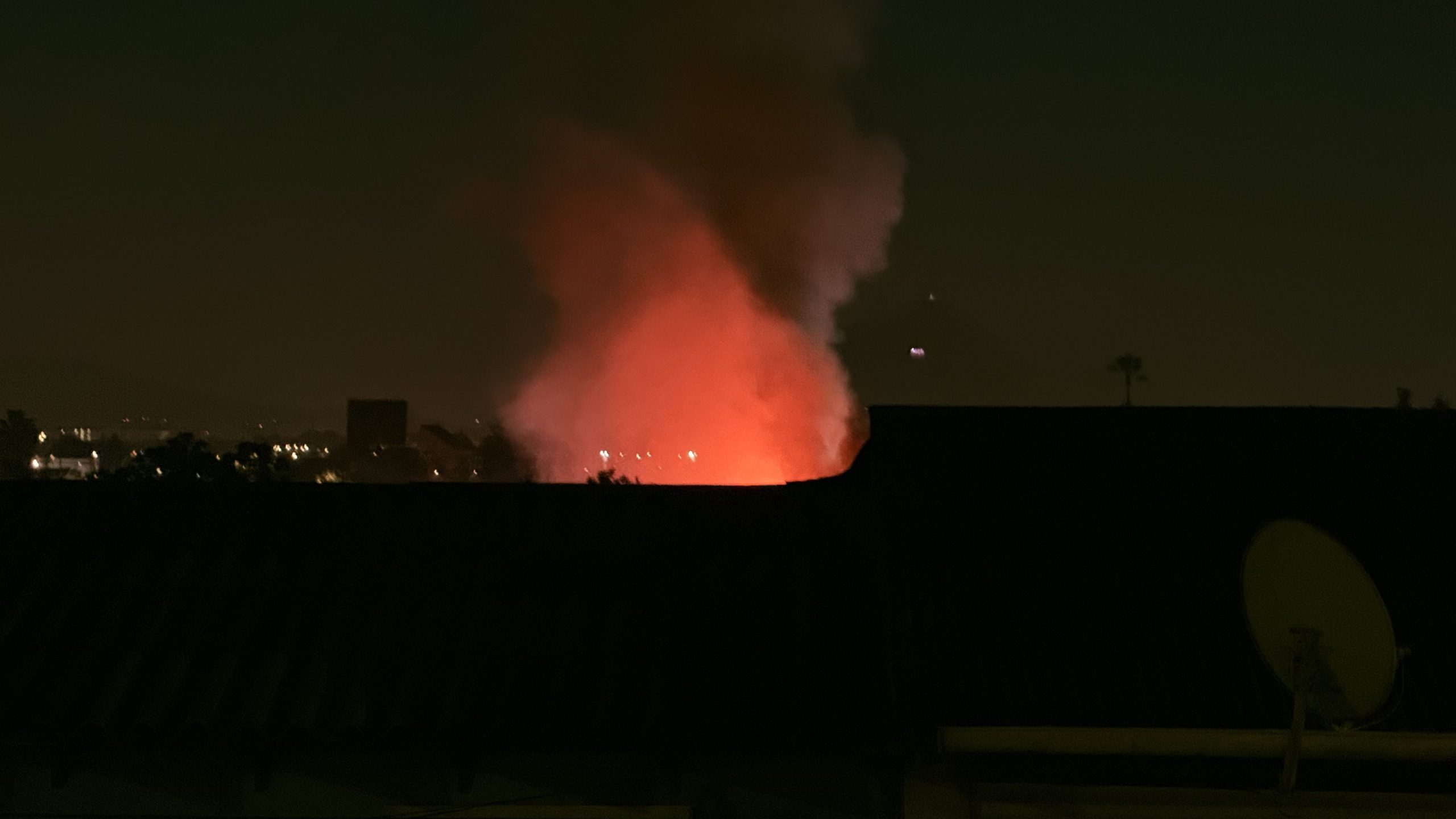 Incendio en Maipú: Bomberos acuden a casa en llamas en Segunda Transversal con El Canelo 2 Incendio en Maipú: Bomberos acuden a casa en llamas en Segunda Transversal con El Canelo