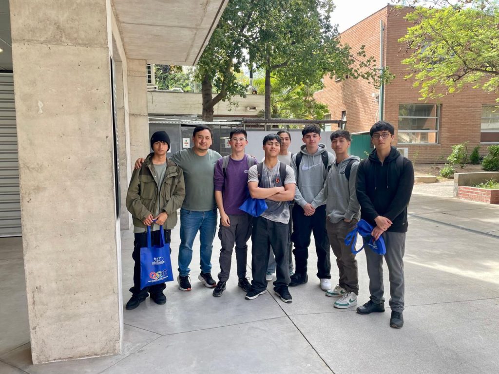 Alumnos maipucinos del Liceo Nacional y Terraustral Del Sol buscan su pasaje a la final de la 28° Olimpiada Chilena de Química 3 alumnos liceo nacional
