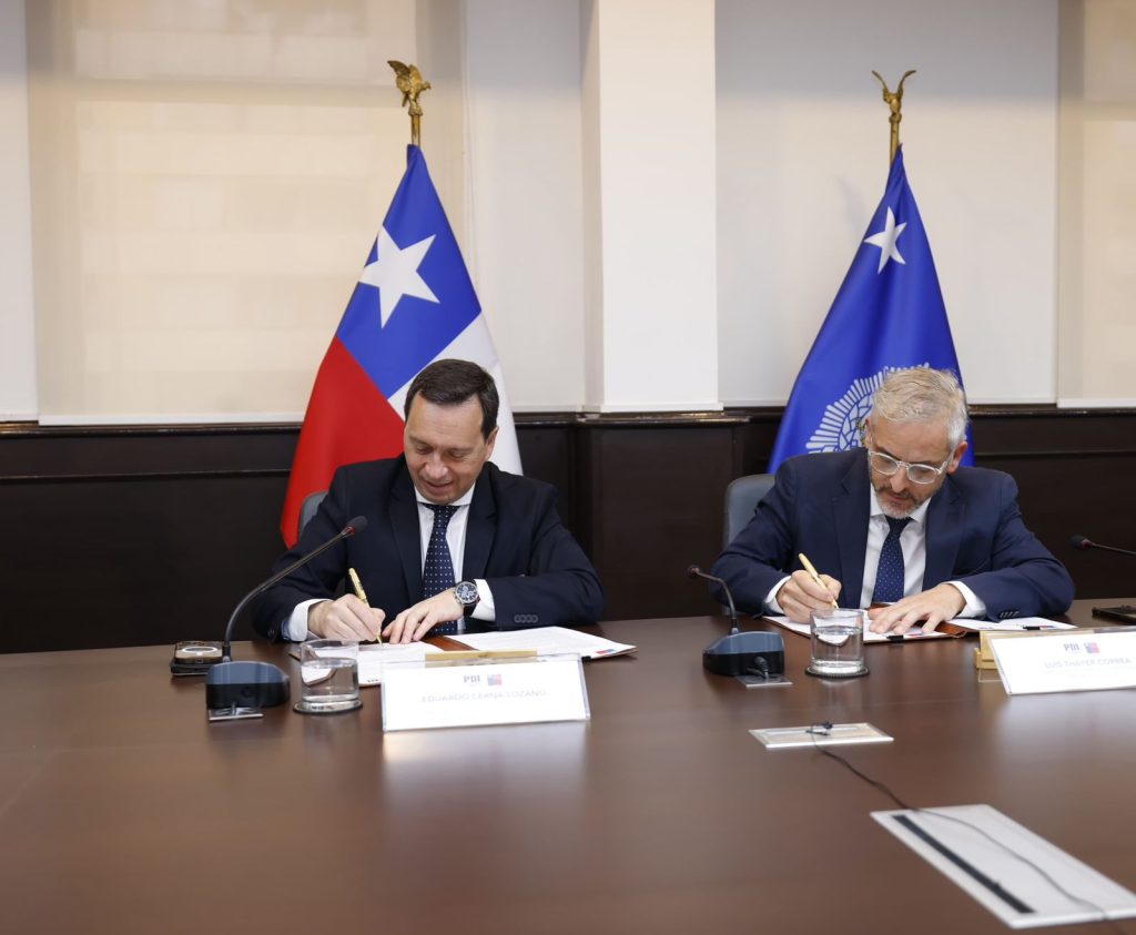 PDI Y SERNAMIG FIRMAN CONVENIO