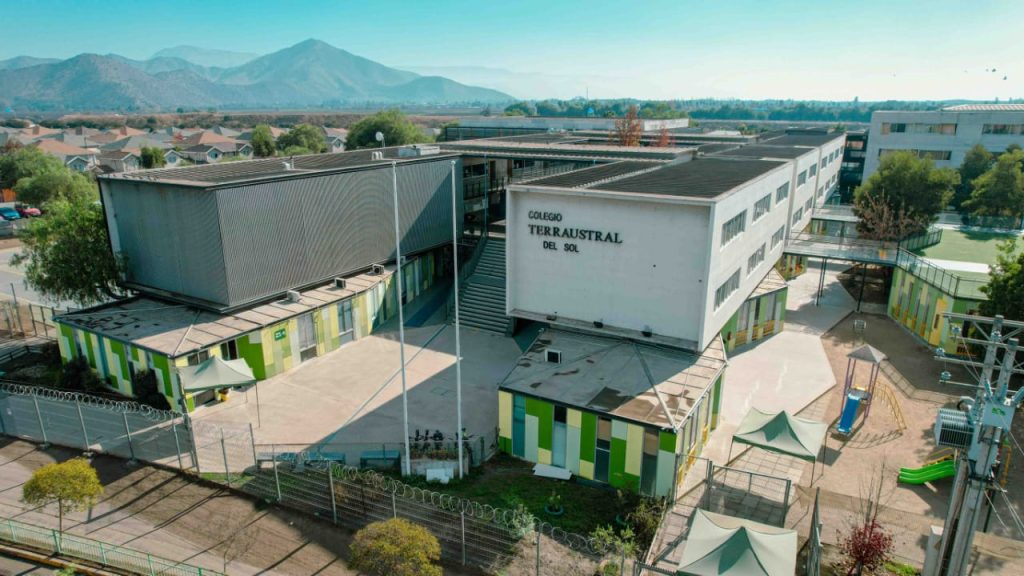 Alumnos maipucinos del Liceo Nacional y Terraustral Del Sol buscan su pasaje a la final de la 28° Olimpiada Chilena de Química 4 Colegio Terraustral del Sol y Liceo Nacional